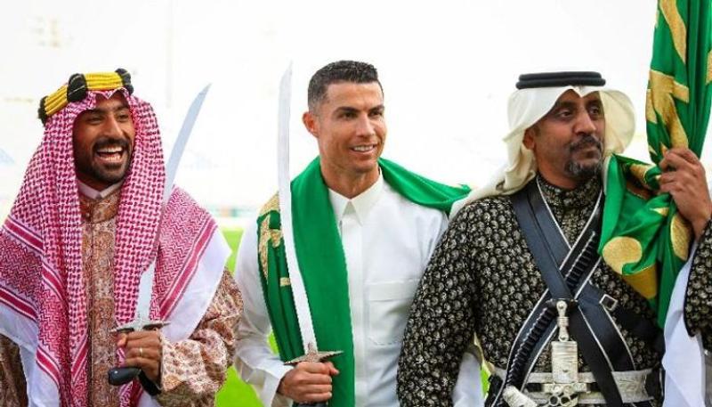 كريستيانو رونالد  يطلب من مدرب النصر السعودي ايقاف التدريب وقت الأذان !