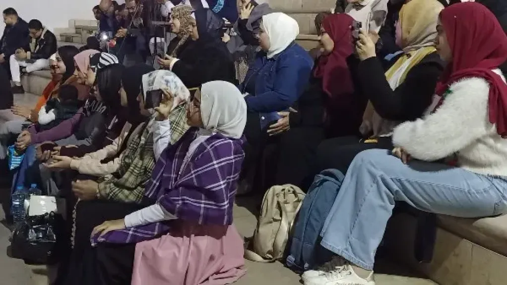 مسرحية ”وسع للترند”.. عرض كوميدي يناقش هوس الشهرة بمكتبة مصر العامة بالزاوية الحمراء