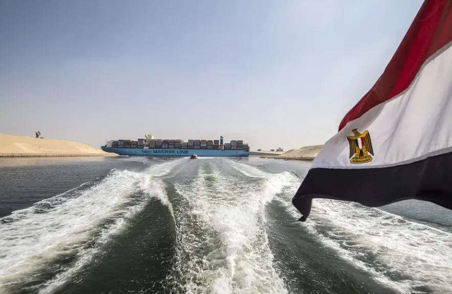 الصين تدعم سيادة مصر على قناة السويس وترفض ”تنمر” ترامب: لا مرور مجاني للسفن الأمريكية