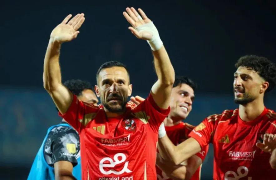 علي معلول يغادر الأهلي.