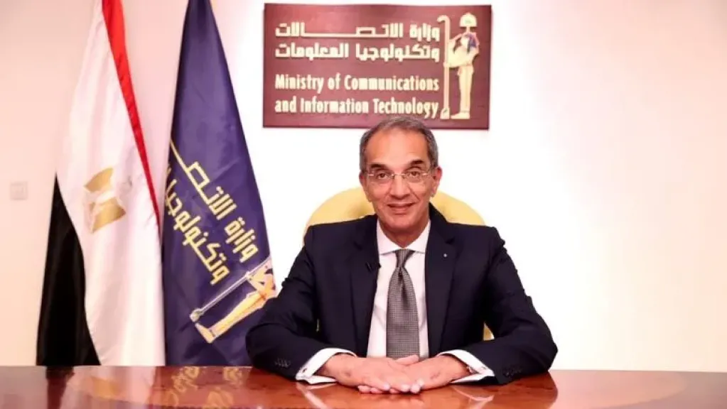 عمرو طلعت-وزير الاتصالات