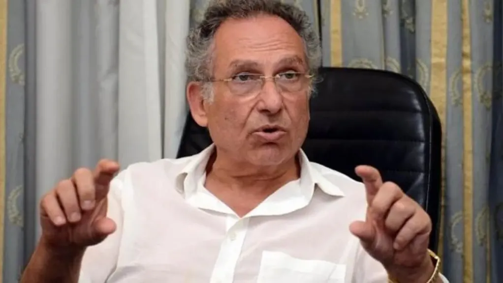 ممدوح حمزة يلمح لعمل تخريبي وراء حريق سنترال رمسيس ويصفه بغير الطبيعي