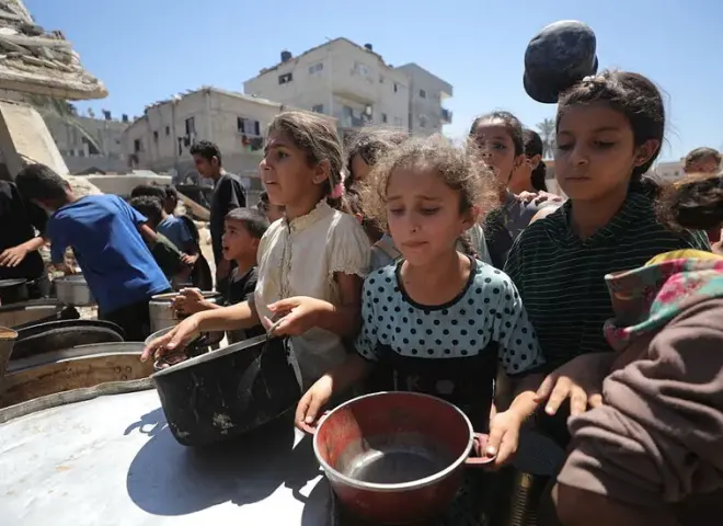 مجزرة المساعدات في غزة: مقتل 798 مدنياً منذ مايو أثناء بحثهم عن الغذاء وسط تصاعد الغارات الإسرائيلية