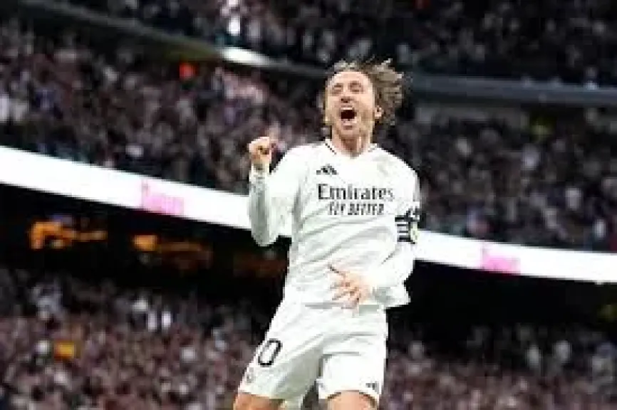 رسميا.. ميلان يعلن ضم الكرواتي لوكا مودريتش حتى 2026