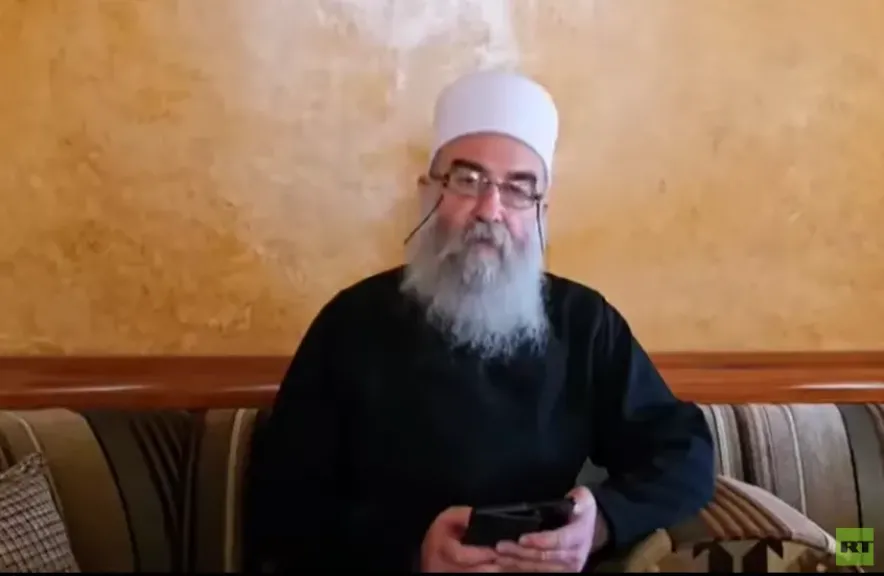 زعيم الدروز في السويداء يتراجع عن بيان التهدئة ويصرخ: ”نتعرض لحرب إبادة وفرض علينا بيان مذل”