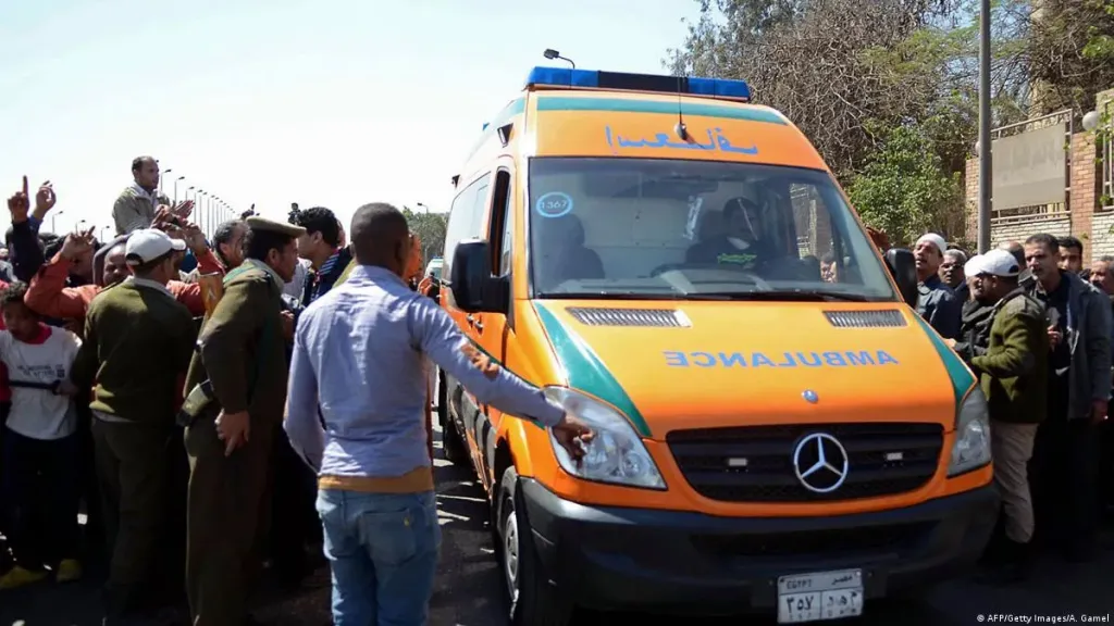 في لحظة انهيار.. طالبة تلقي بنفسها من ميكروباص بعد معرفتها بالنتيجة في المنوفية