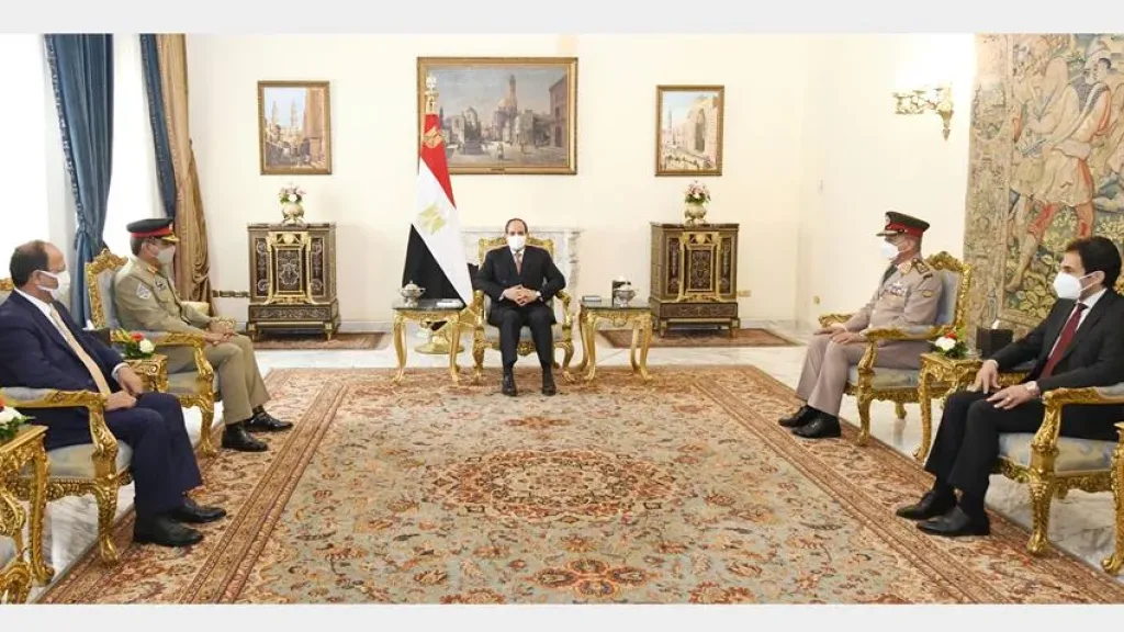 لقاء قمة بين السيسي ورئيس هيئة الأركان الباكستانية لتعزيز التعاون العسكري المشترك