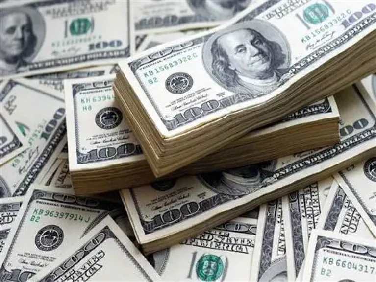 سعر الدولار اليوم الأربعاء 6 أغسطس 2025.. استقرار أم تقلب في السوق المصرفي؟