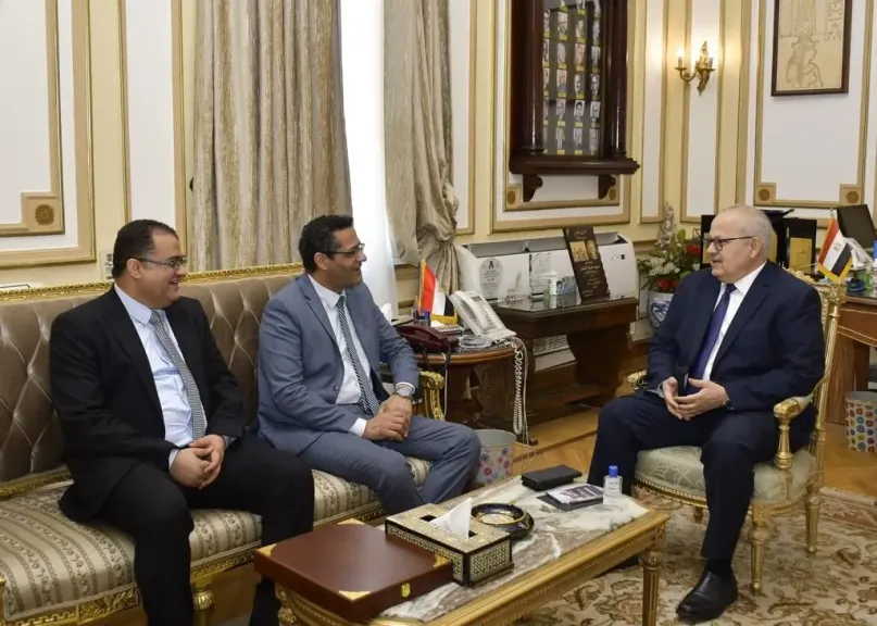 لقاء الدبلوماسية والإعلام.. وزير الخارجية يبحث مع نقيب الصحفيين آفاق التعاون المشترك