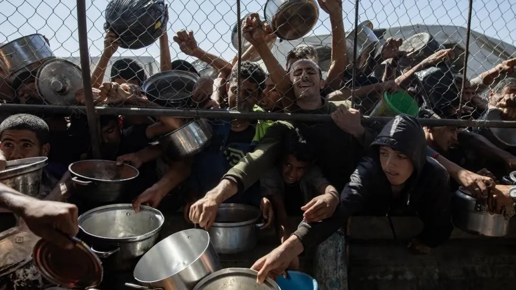 غزة تُناشد العالم عبر الأمم المتحدة: لا نجاة دون 600 شاحنة إغاثة يوميًا