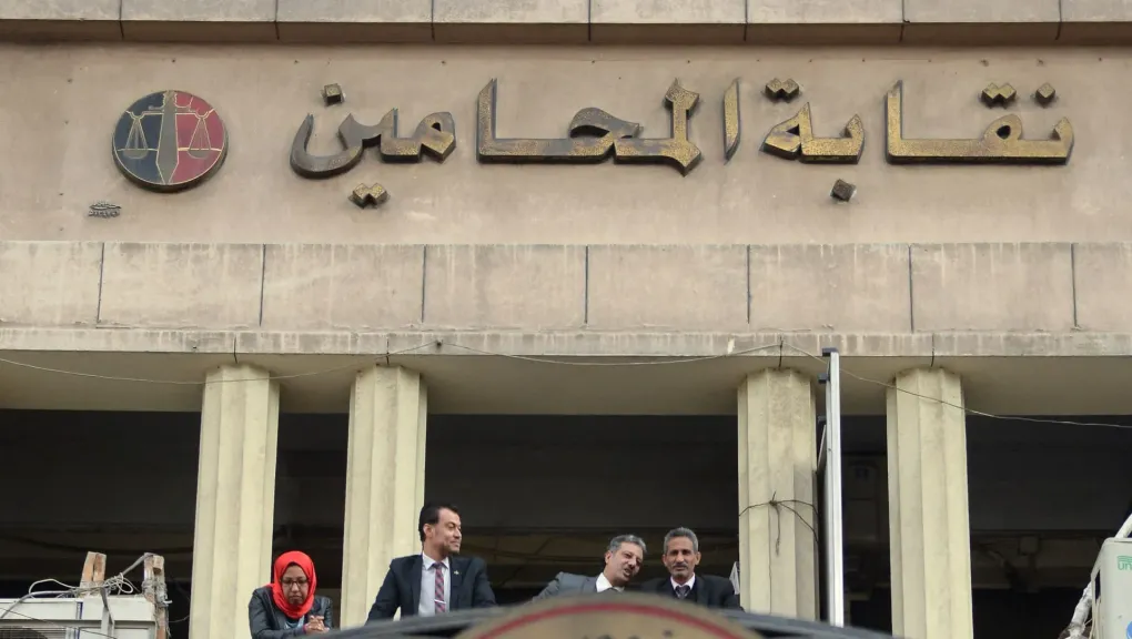 محامون على «تيك توك»… منبر الدفاع يتحول إلى استعراض رخيص يسيء للمهنة ويهين العدالة