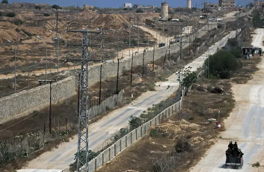 إعلام عبري يحذر من اتفاق سري تقوده مصر لتجهيز قوات فلسطينية للسيطرة على غزة بمباركة دول خليجية