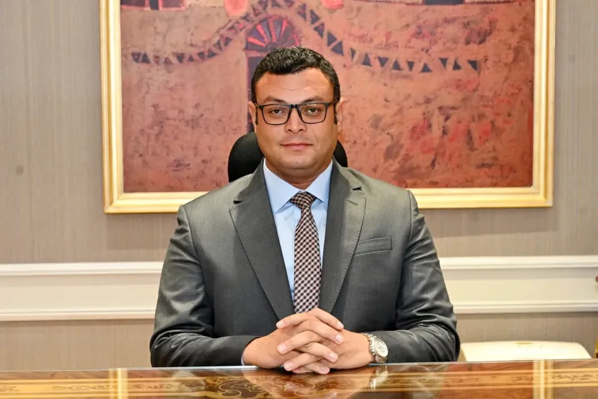 شريف الشربيني يتابع تطورات وحدات الإسكان المتوسط والمبادرة الرئاسية في 4 مدن جديدة