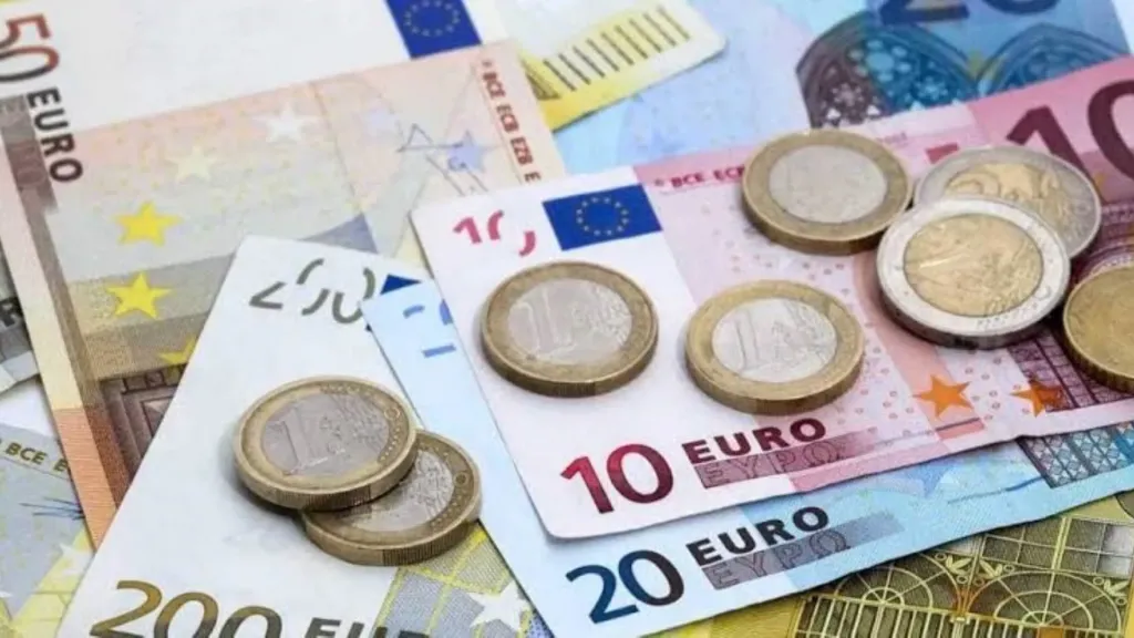 تراجع سعر اليورو أمام الجنيه في بداية تعاملات الأحد 21 سبتمبر 2025