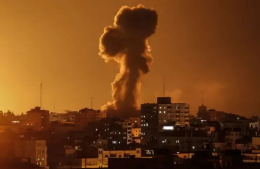 قصف إسرائيلي عنيف على غزة فجر اليوم يسفر عن شهداء وجرحى