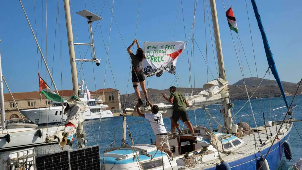 إيطاليا تتحرّك لدعم “أسطول الصمود” بعد هجوم مسيّرات قبالة اليونان.. فرقاطة “فاسان”... إيطاليا تتحرّك لدعم “أسطول الصمود” بعد هجوم مسيّرات قبالة اليونان.. فرقاطة “فاسان” في طريقها لعمليات إنقاذ محتملة