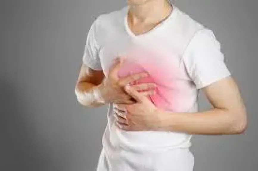 آلام الصدر والنهجان المفاجئ.. إشارات مبكرة لمشاكل القلب عند الشباب