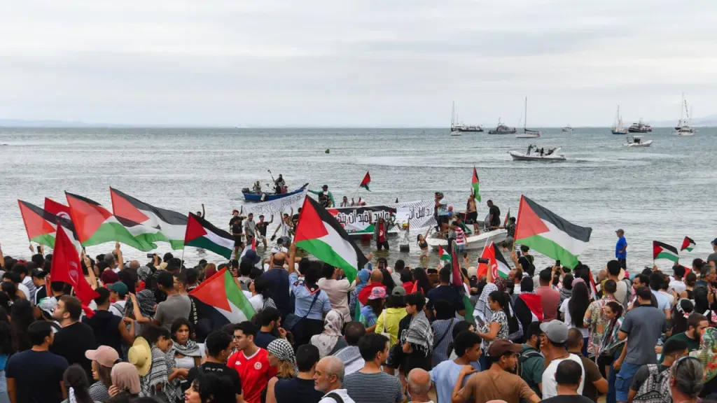 إسبانيا تنضم إلى إيطاليا لحماية ”أسطول الصمود” المتجه إلى غزة بعد هجوم المسيرات المجهولة