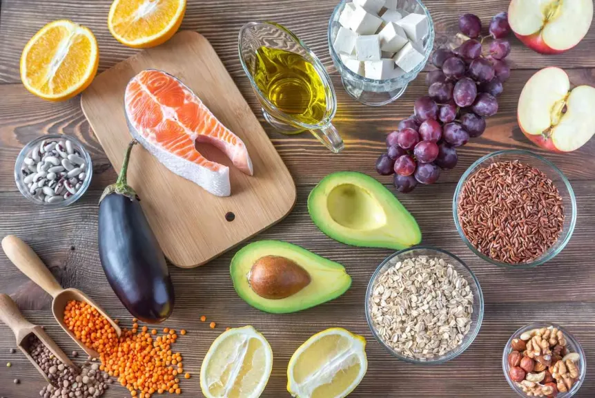سلاحك في المطبخ.. أطعمة تسيطر على الكوليسترول وتحمي الدماغ من الخطر!