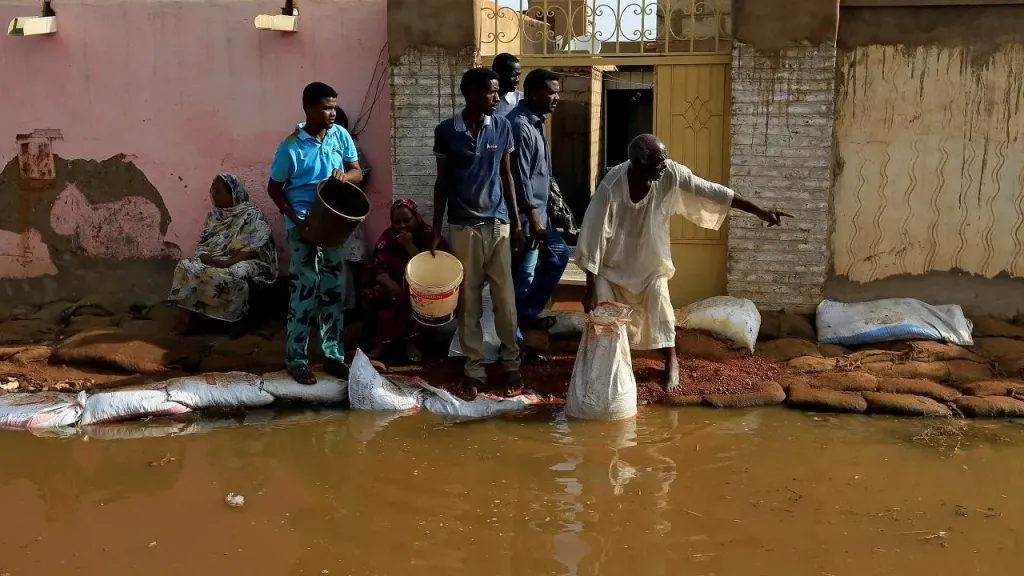 السودان يحذر من ارتفاع خطير في مناسيب النيل.. فيضانات تشرد عشرات الأسر وتضربالقطاع الزراعي