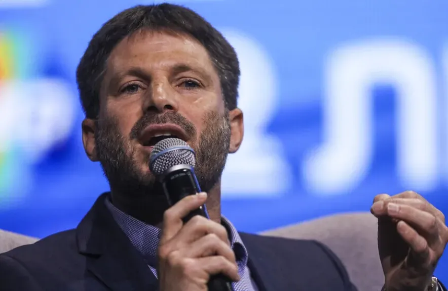 سموتريتش يتحدى ترامب: “سيكون هناك استيطان في غزة لأنها أرض إسرائيل”
