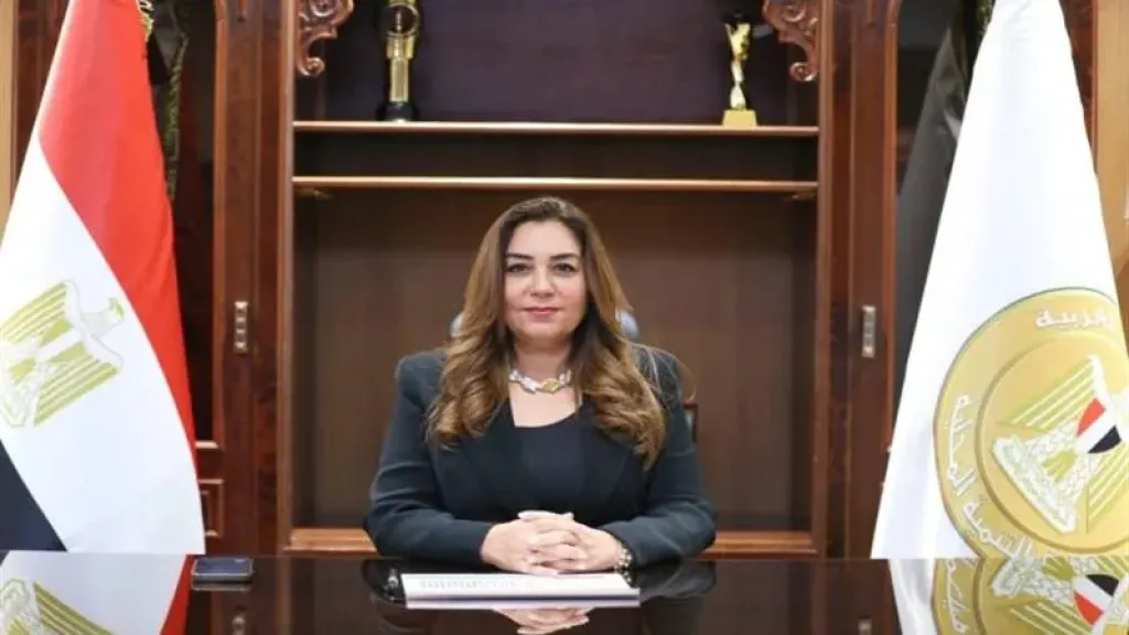وزيرة التنمية المحلية تتابع مع المحافظين إجراءات تحديد أسعار تعريفة الركوب الجديدة
