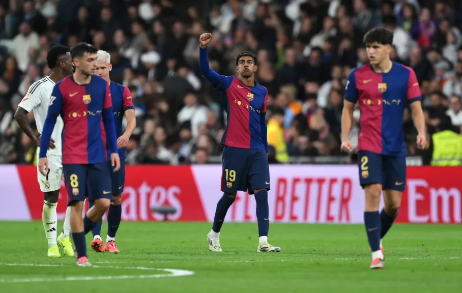 ريال مدريد  يفوز علي برشلونة بثنائية مثيرة.. هزيمة جديدة وتُشعل سباق... ريال مدريد  يفوز علي برشلونة بثنائية مثيرة.. هزيمة جديدة وتُشعل سباق الليغا