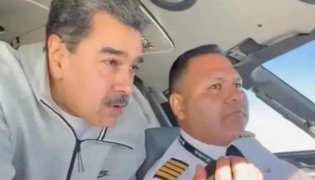 قصة تجسس حقيقية تكشفها ”أسوشيتد برس”: محاولة أمريكية لتجنيد طيار مادورو لاختطاف... قصة تجسس حقيقية تكشفها ”أسوشيتد برس”: محاولة أمريكية لتجنيد طيار مادورو لاختطاف الرئيس الفنزويلي