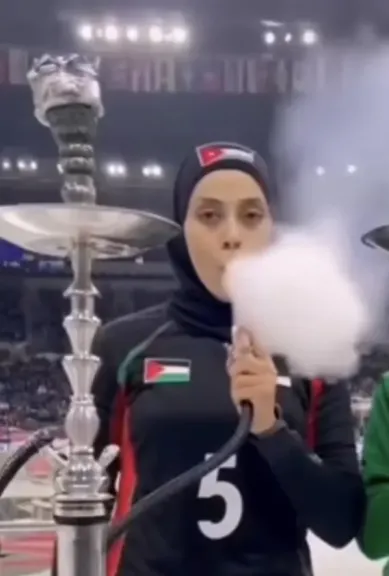 مقاطع “أطول نفس شيشة” تشعل الجدل في الأردن… سؤال الأخلاق والصحة ووسائل التواصل