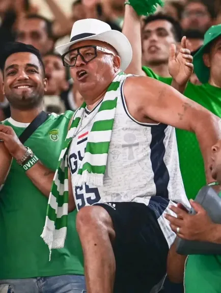 عادل شكل.. من مدرجات زعيم الثغر إلى نجومية الإعلانات.. “الهانتي كانتي” يصنع... عادل شكل.. من مدرجات زعيم الثغر إلى نجومية الإعلانات.. “الهانتي كانتي” يصنع المجد بطريقته الخاصة