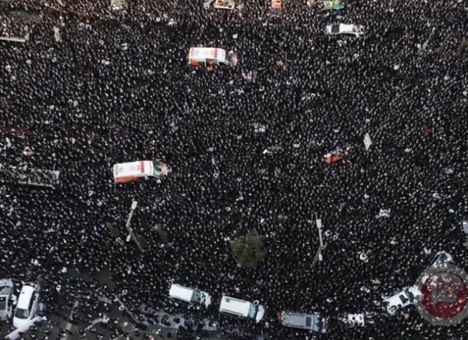 شلل مروري في القدس.. مئات الآلاف من الحريديم يتظاهرون رفضًا للتجنيد الإلزامي شلل مروري في القدس.. مئات الآلاف من الحريديم يتظاهرون رفضًا للتجنيد الإلزامي