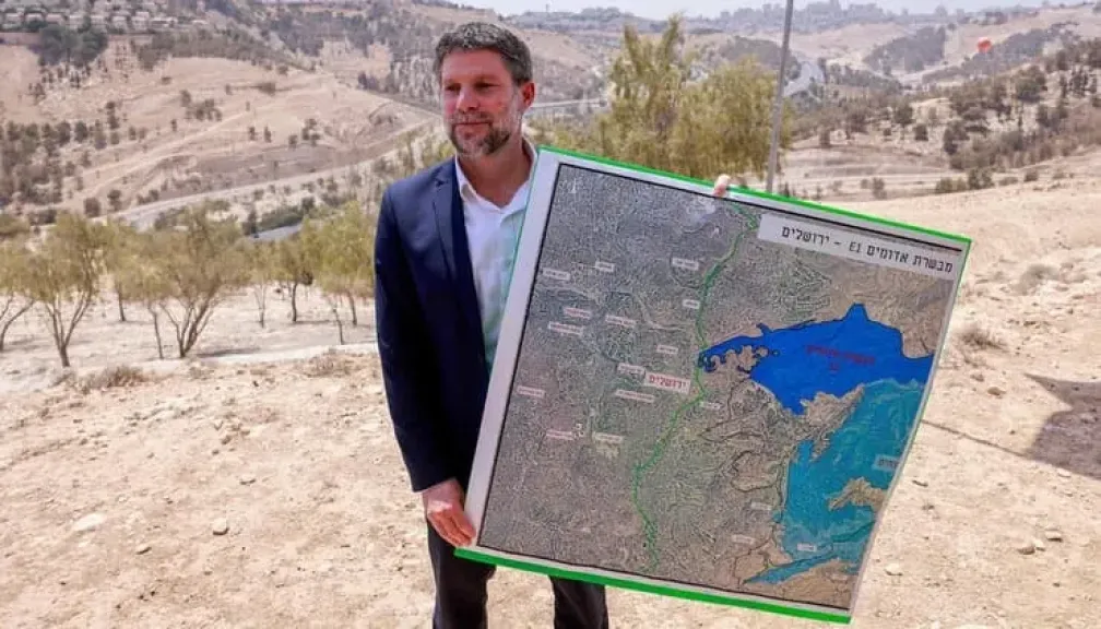 إسرائيل تصادق على بناء 1973 وحدة جديدة وتفعّل خطة “E1” المثيرة للجدل إسرائيل تصادق على بناء 1973 وحدة جديدة وتفعّل خطة “E1” المثيرة للجدل