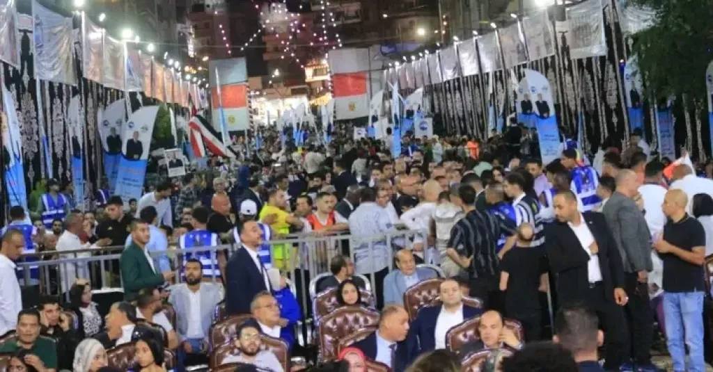 آلاف يحتشدون في أرض المعسل بالإسكندرية لدعم محمد مصيلحي وسط الزغاريد والهتافات:... آلاف يحتشدون في أرض المعسل بالإسكندرية لدعم محمد مصيلحي وسط الزغاريد والهتافات: ”بنحبك يا مصيلحي”