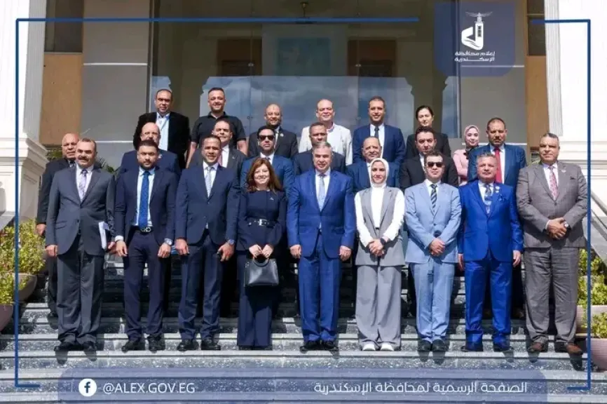 محافظ الإسكندرية يلتقي أعضاء مجلس الشيوخ لبحث الملفات الخدمية والتنموية بالمحافظة محافظ الإسكندرية يلتقي أعضاء مجلس الشيوخ لبحث الملفات الخدمية والتنموية بالمحافظة