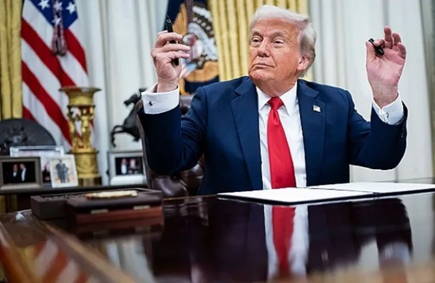 ترامب يحذر: ”أمريكا ستتدهور إلى مرتبة دول العالم الثالث إذا خسرنا قضية الرسوم الجمركية