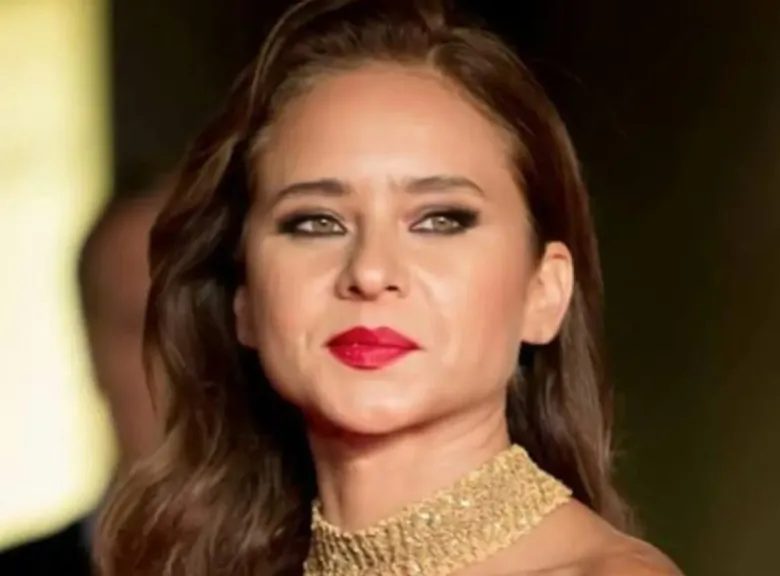 نيللي كريم تحسم شائعة ارتباطها بحارس مرمى يصغرها بـ15 عامًا: ”أي كلام في البتنجان”