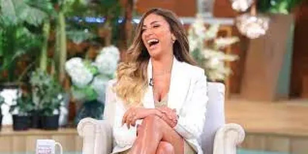 دينا الشربيني تتخذ إجراءً قانونيًا حاسمًا ضد صفحات السوشيال ميديا بعد شائعات ربطتها بانفصال كريم محمود عبدالعزيز