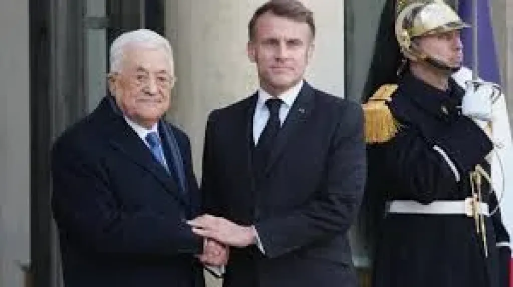 ماكرون وعباس يعلنان تشكيل لجنة مشتركة لصياغة دستور الدولة الفلسطينية