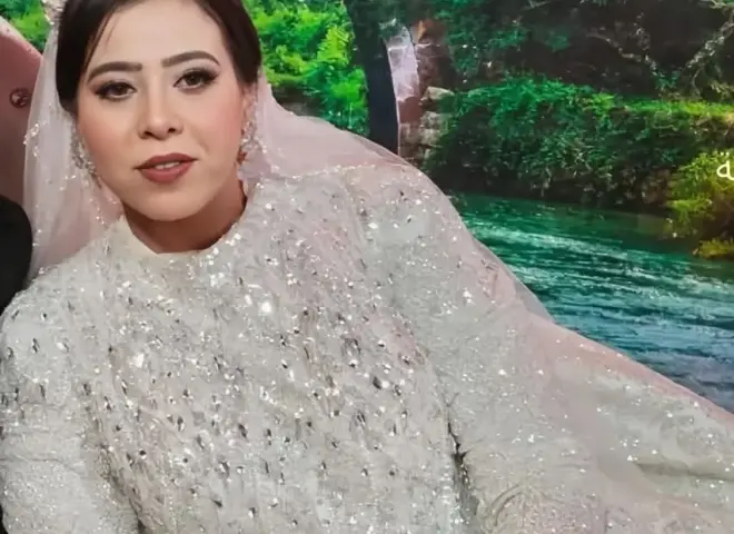 صرخات تمزق القلوب.. «ودّعتها عروسة ورجعت لي جثة» انهيار والدة عروس كفر الشيخ أمام المشرحة