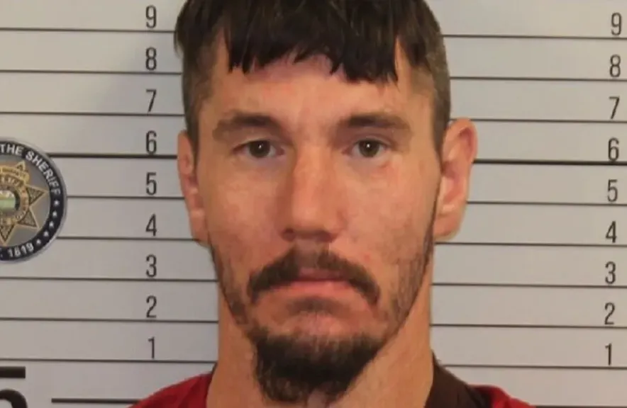 ”أنا يسوع”..: رجل يحرق امرأة حيّة بزعم أنها ”شيطان يسمّم العالم”