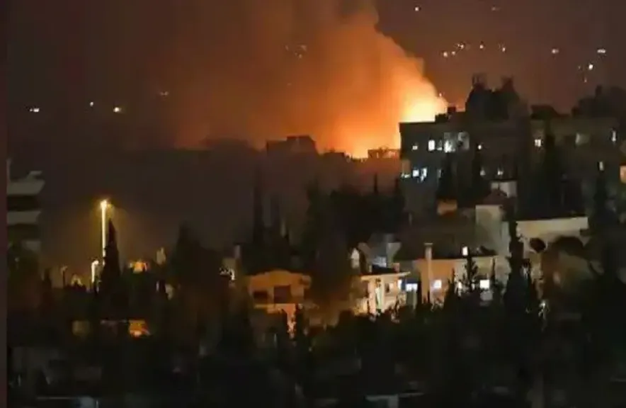 هجوم صاروخي يهزّ حي المزة.. مصدر عسكري يكشف تفاصيل جديدة وانتشار أمني مكثّف في دمشق