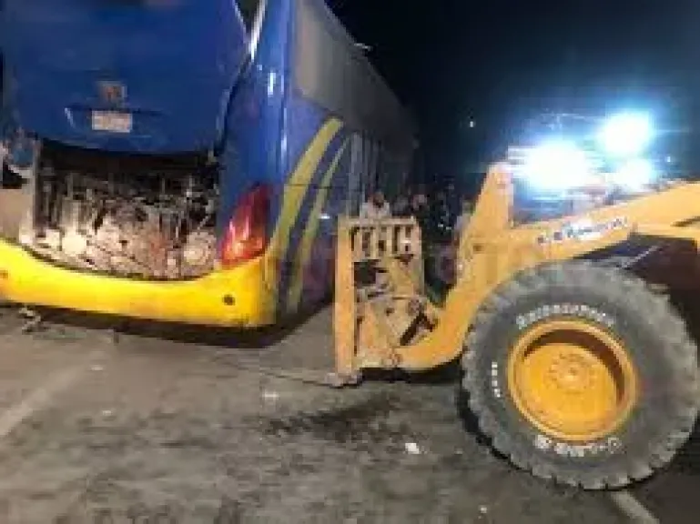 إصابة 5 في تصادم بإسنا و23 طالبًا في انقلاب أتوبيس بالصحراوي الغربي