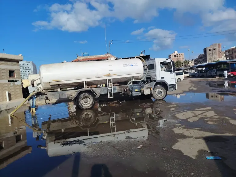 محافظ كفرالشيخ يتابع جهود كسح مياه الأمطار ويعلن رفع درجة الاستعداد القصوى لمواجهة التقلبات الجوية