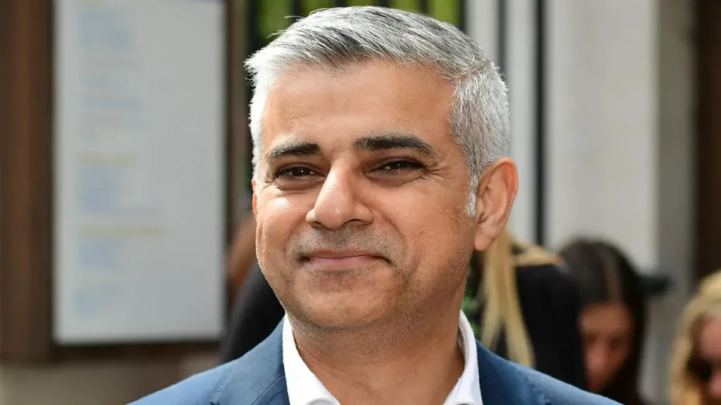 ترامب يفتح النار على عمدة لندن صادق خان: اتهامات بالتقاعس وتسامح مع الجريمة