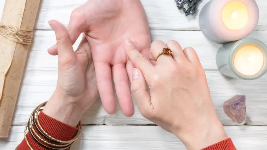 تعلاف ععلي اسرار كفك :  رحلة غامضة في خطوط اليد ودلالات الخطوط بيد الانسان - تفاصيل