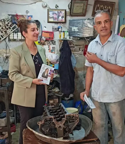 مونيكا مجدي.. «الميكروفون والبسكلته» يهزمان المال السياسي في شوارع شبرا وروض الفرج!