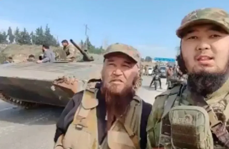 الخارجية السورية تنفي خطة تسليم مقاتلين للصين.. وملف ”مقاتلي الإيغور” يعود إلى الواجهة مع بروز دورهم في الحرب السورية