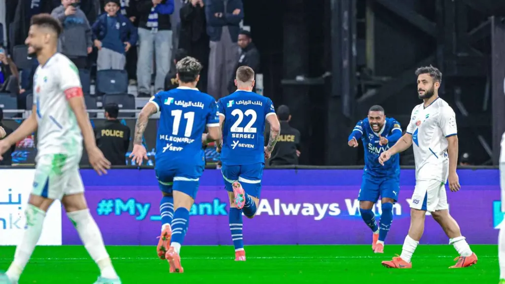 قمة مرتقبة في دوري روشن.. كل ما تريد معرفته عن مباراة الهلال والفتح والقنوات الناقلة وخيارات البث المباشر