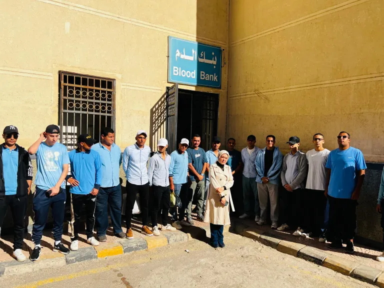 طلاب التربية العسكرية بجامعة كفر الشيخ يقدّمون نموذجًا مُشرّفًا في العطاء خلال حملة التبرع بالدم بالمستشفى الجامعي