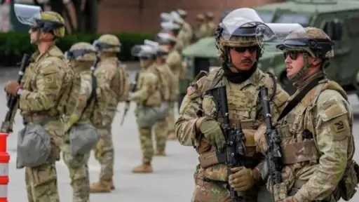 إطلاق نار قرب البيت الأبيض يشعل العاصمة الأمريكية.. وترامب يصدر قرارًا عاجلًا بنشر 500 جندي إضافي